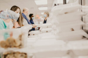 People preparing boxed lunches to donate