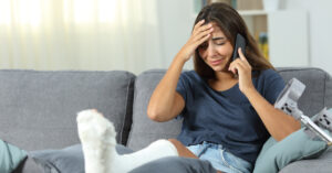 Injured lady crying while talking on her phone.